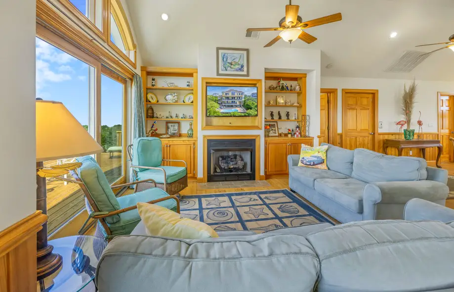 Parrot Pointe