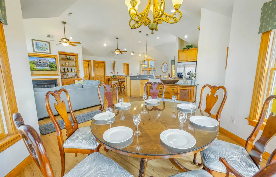 Parrot Pointe