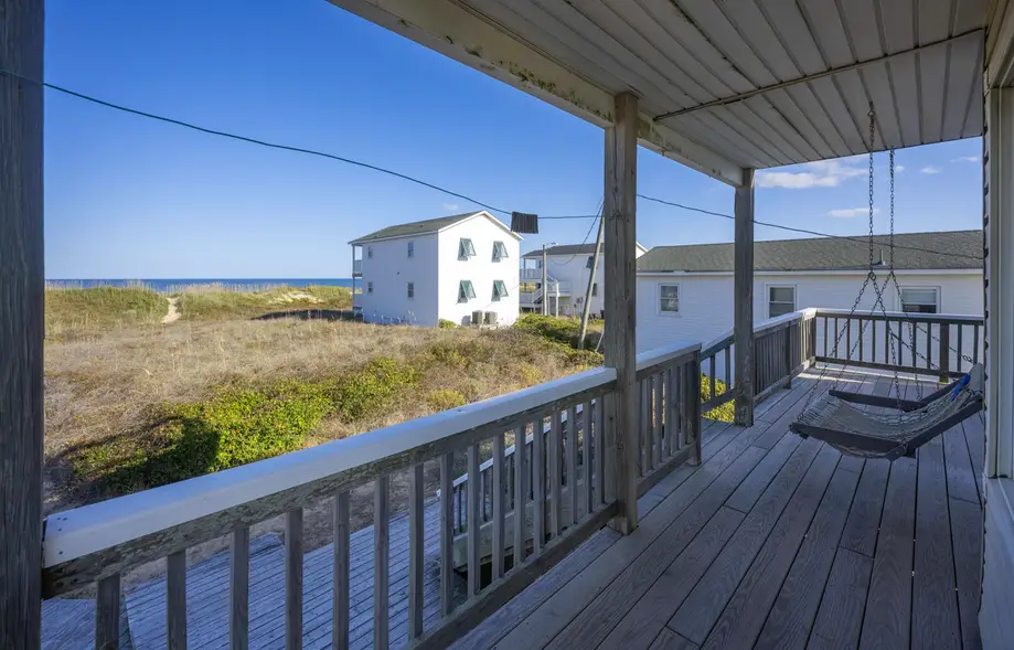 K7105 Summer Days 4 Bedroom Oceanfront Home