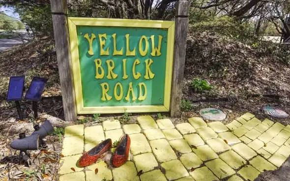 4603 - Yellow Brick Road