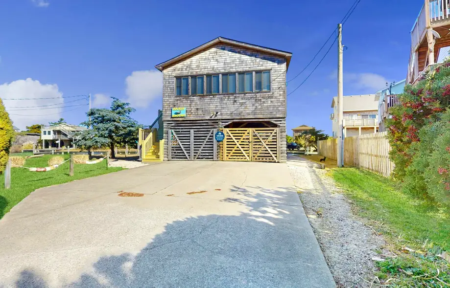 Duckin Around #209-HC