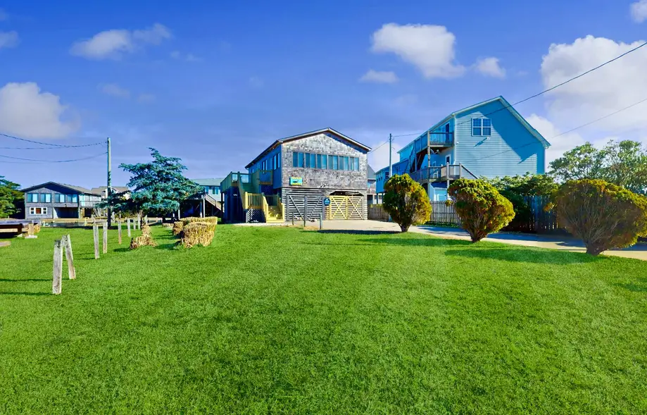 Duckin Around #209-HC