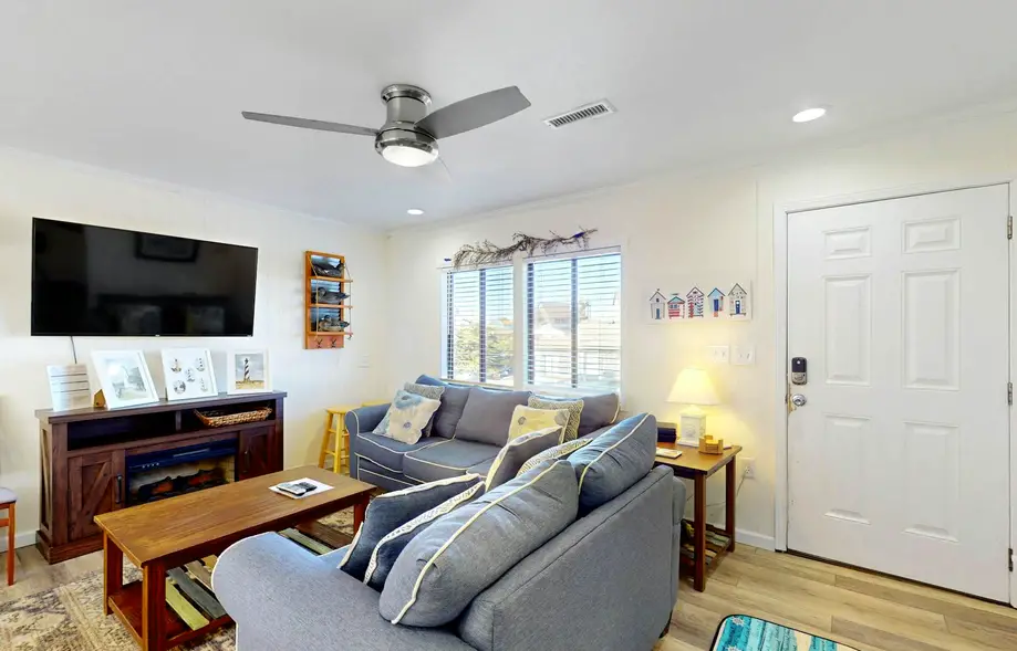 Duckin Around #209-HC