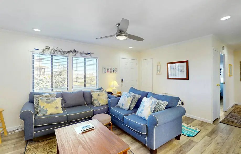 Duckin Around #209-HC