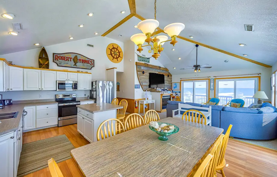 Captain's Quarters 125