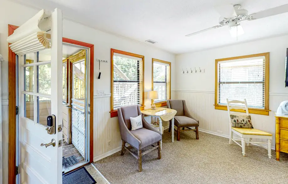 Bird Haus Cottage 82