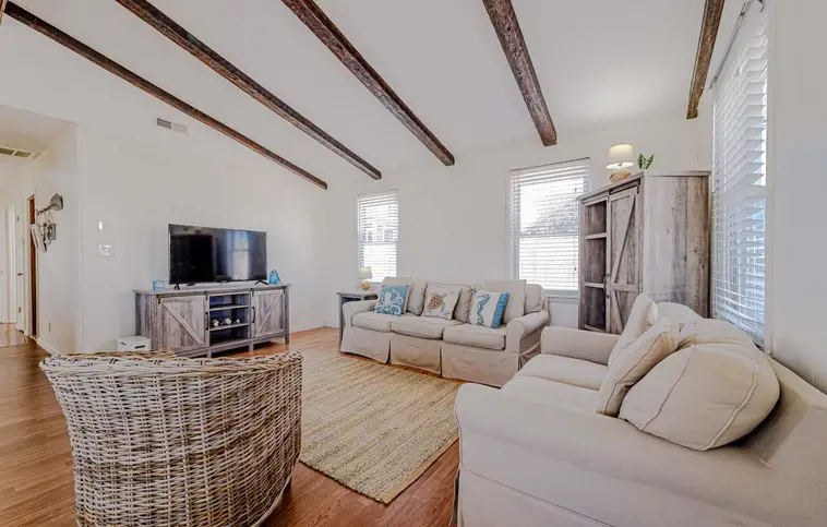 463 | CJ's Surf Shack