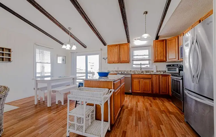 463 | CJ's Surf Shack