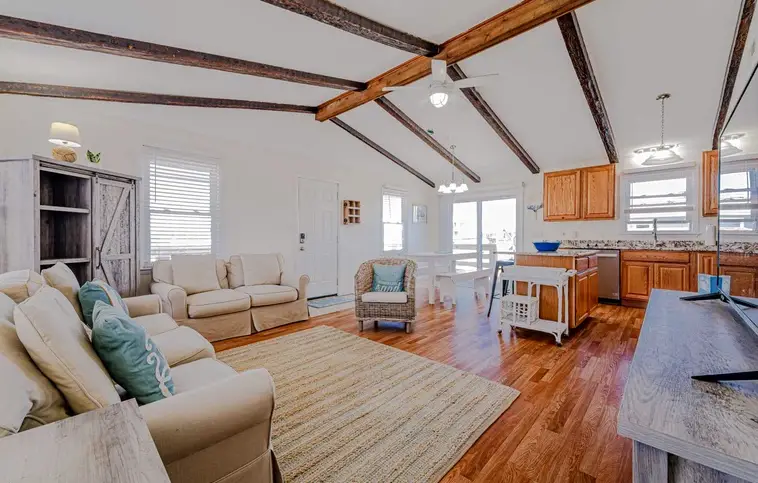 463 | CJ's Surf Shack