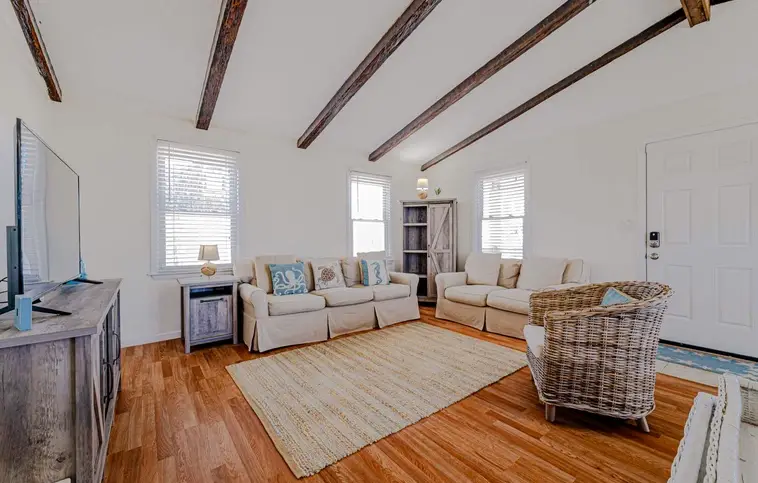 463 | CJ's Surf Shack