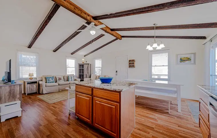 463 | CJ's Surf Shack