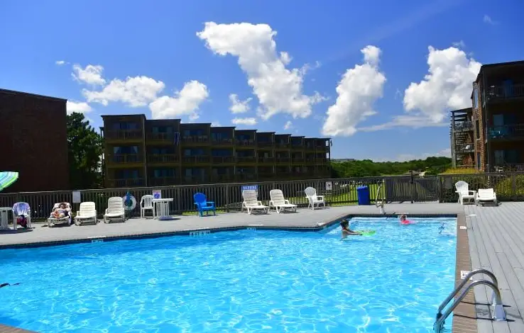 K9070 Duckin' Out at Colony by the Sea