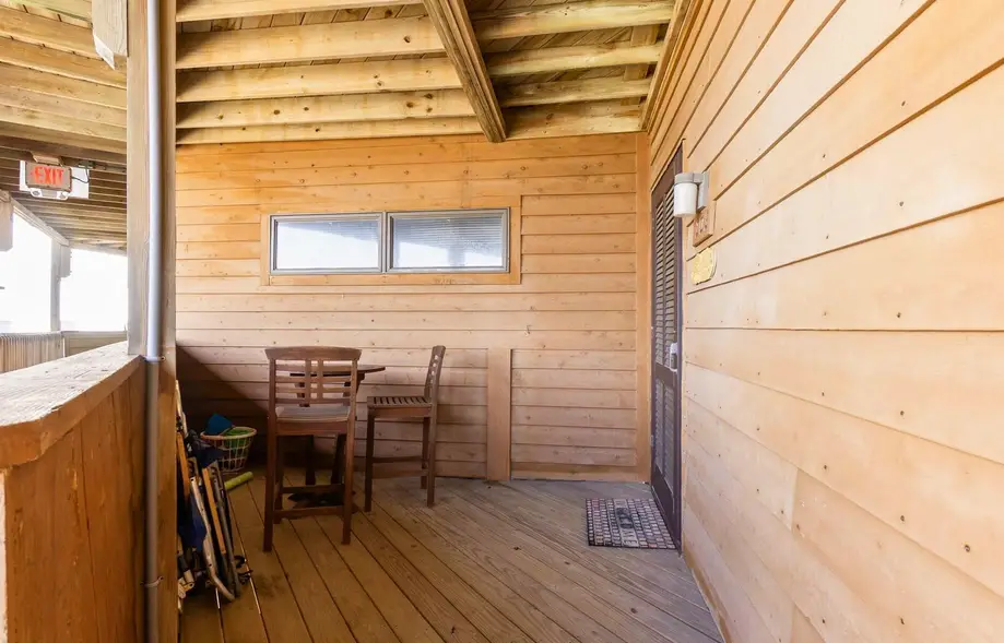 K9070 Duckin' Out at Colony by the Sea