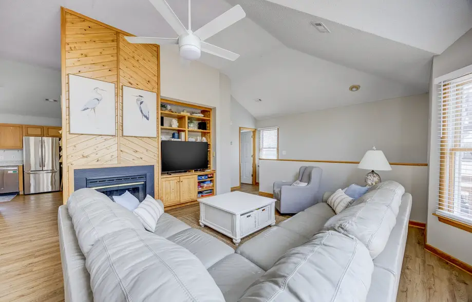 1615 - Smallfield Shores