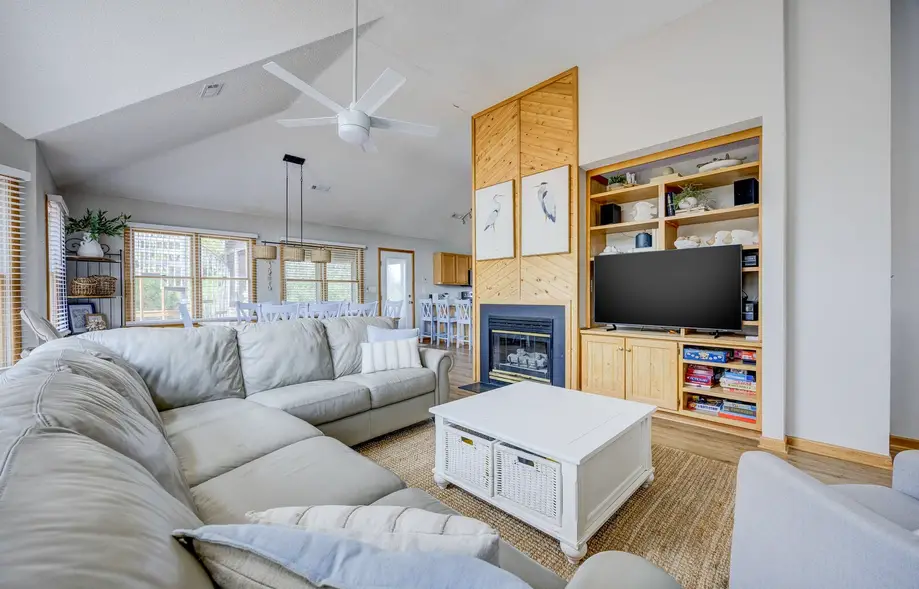 1615 - Smallfield Shores